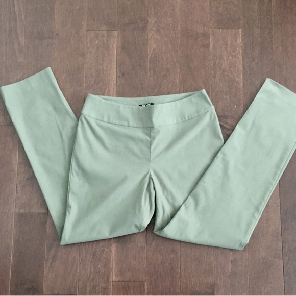 Nic+Zoe wonderstretch pants in olive green - Picture 2 of 6